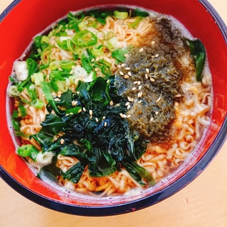 とろろ昆布とわかめのチキンラーメン